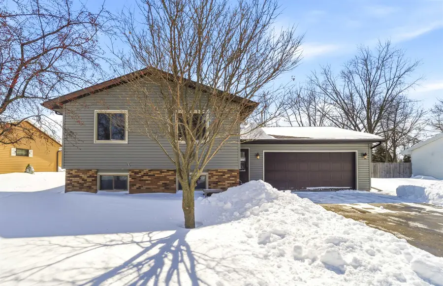 29 Hillock Court, Appleton, WI 54914 - #3