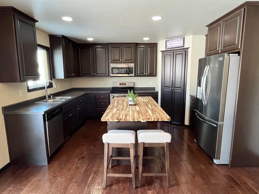 600 Castlestone Court, Hobart, WI 54155-9384 - #3