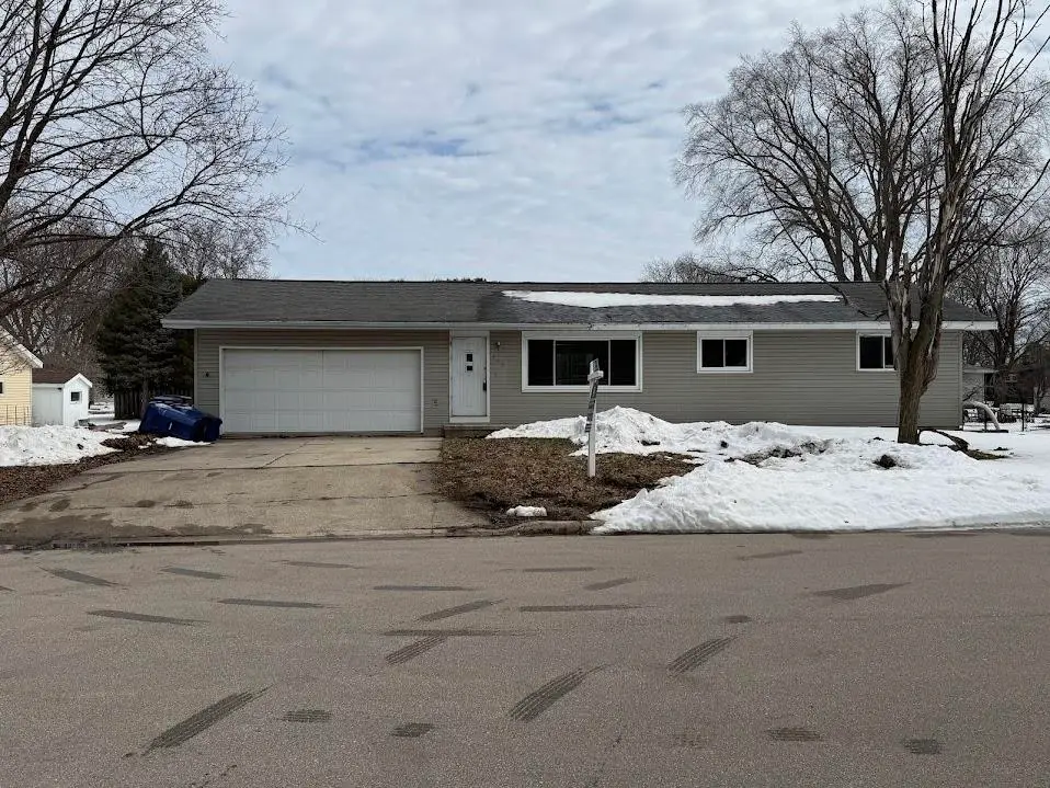 209 N 7th Avenue, Winneconne, WI 54986 - #1