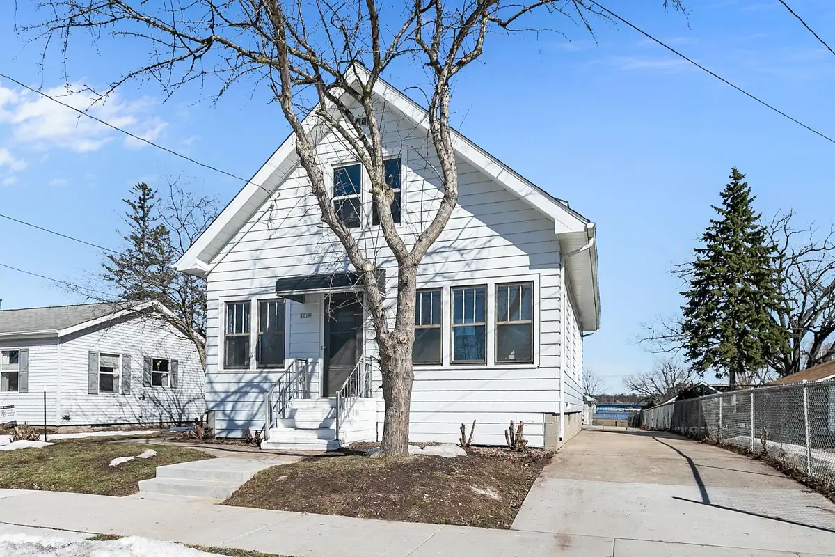 1018 Arthur Avenue, Oshkosh, WI 54902 - #1