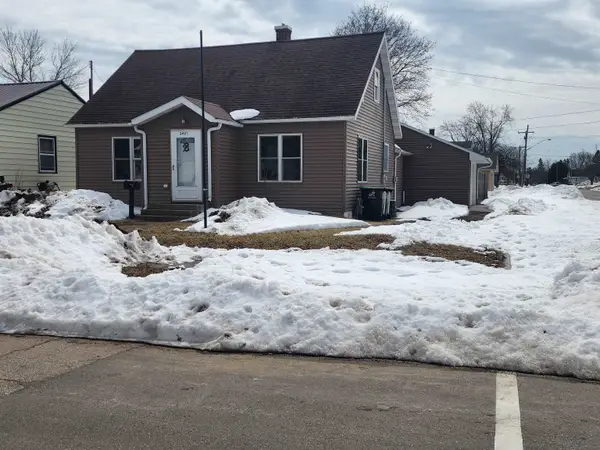 2421 15th Avenue, MENOMINEE, MI 49858