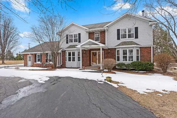 2911 Ridgeway Drive, NEENAH, WI 54956