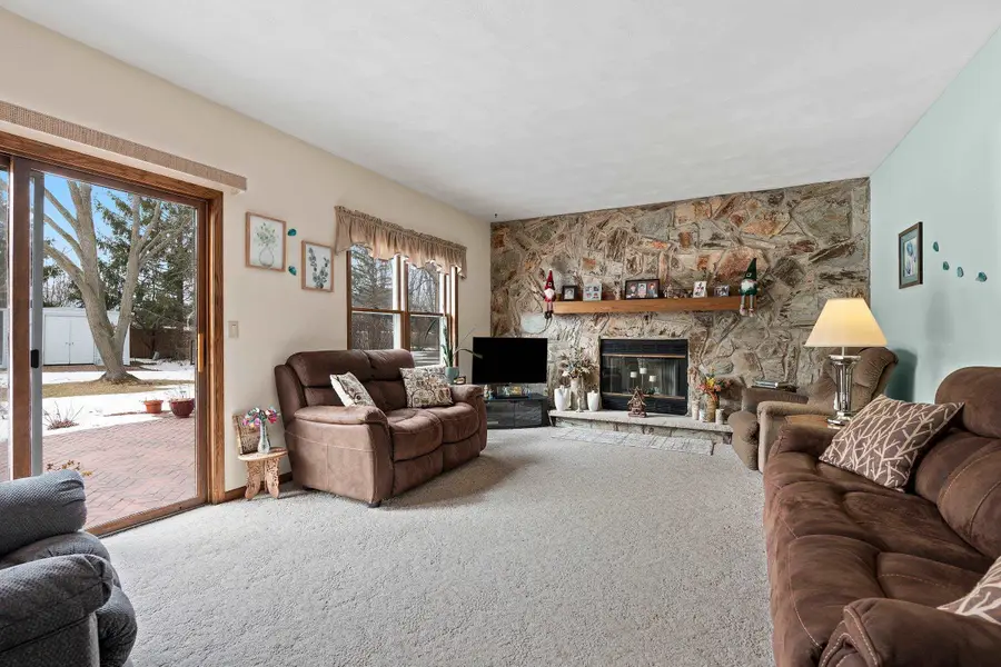 2911 Ridgeway Drive, Neenah, WI 54956 - #3