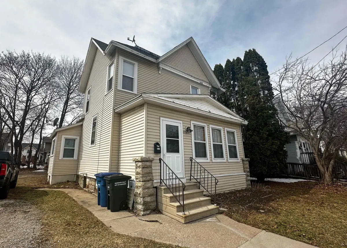 557 Mt Vernon Street, Oshkosh, WI 54901 - #1