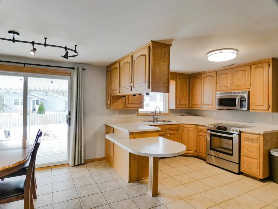 929 Marvelle Lane, Green Bay, WI 54304-4430 - #2