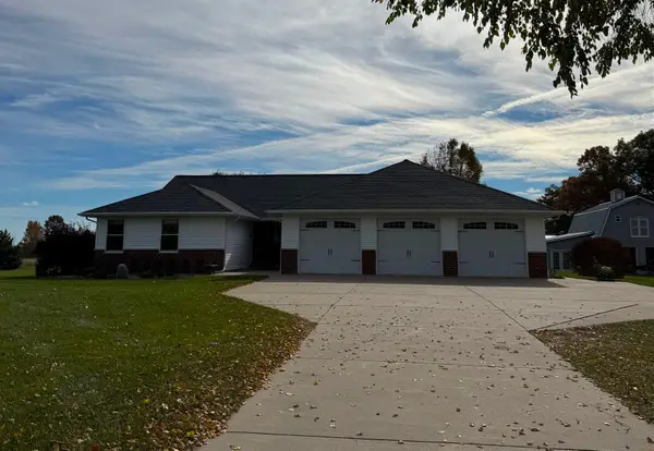 E7555 Ostrander Road, NEW LONDON, WI 54961