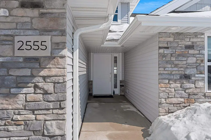 2555 Willow Court, Green Bay, WI 54311-1203 - #2