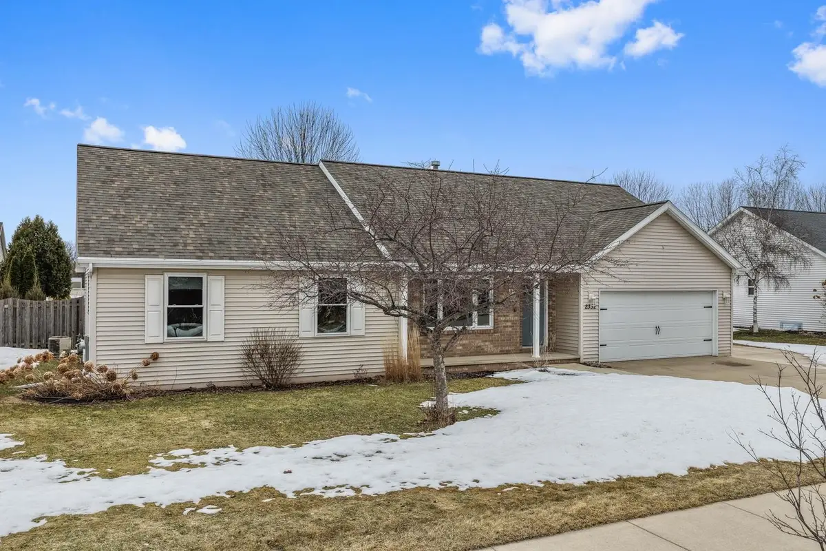 2332 Oak Ridge Circle, De Pere, WI 54115-9207 - #1