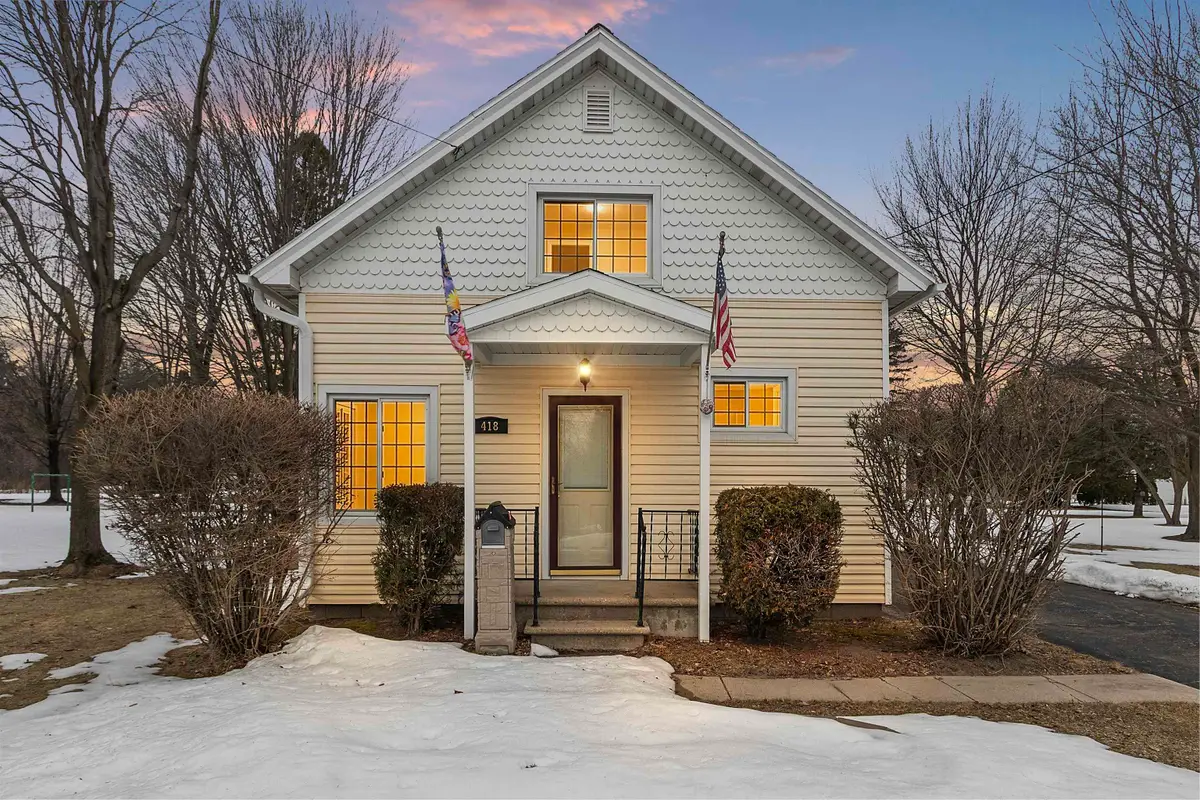 418 Smith Avenue, Oconto, WI 54153-0000 - #1