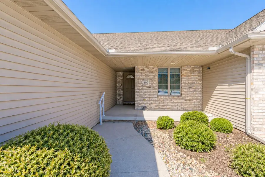 2190 Hidden Creek Road, Neenah, WI 54956-8916 - #2