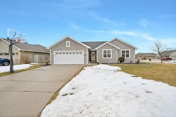 1372 Lear Lane, DE PERE, WI 54115
