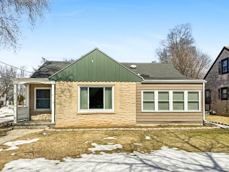 602 E Glendale Avenue, Appleton, WI 54911 - #3