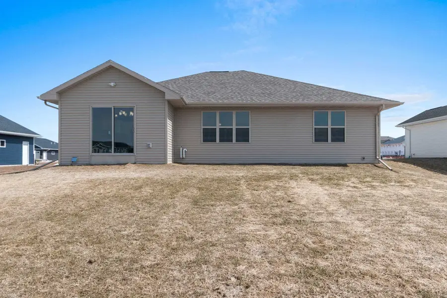 1621 Frontier Road, Luxemburg, WI 54217 - #2