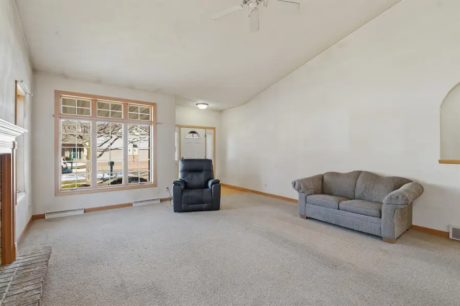 4724 N Fallview Lane, Appleton, WI 54913 - #3