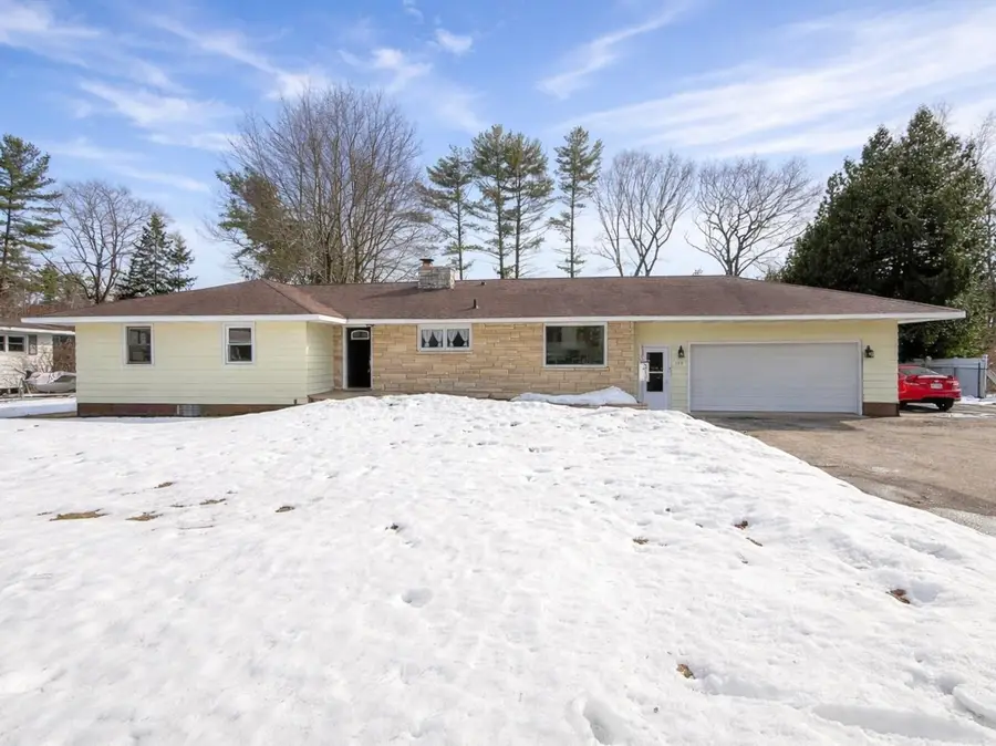 929 Edgewood Circle, Marinette, WI 54143 - #2