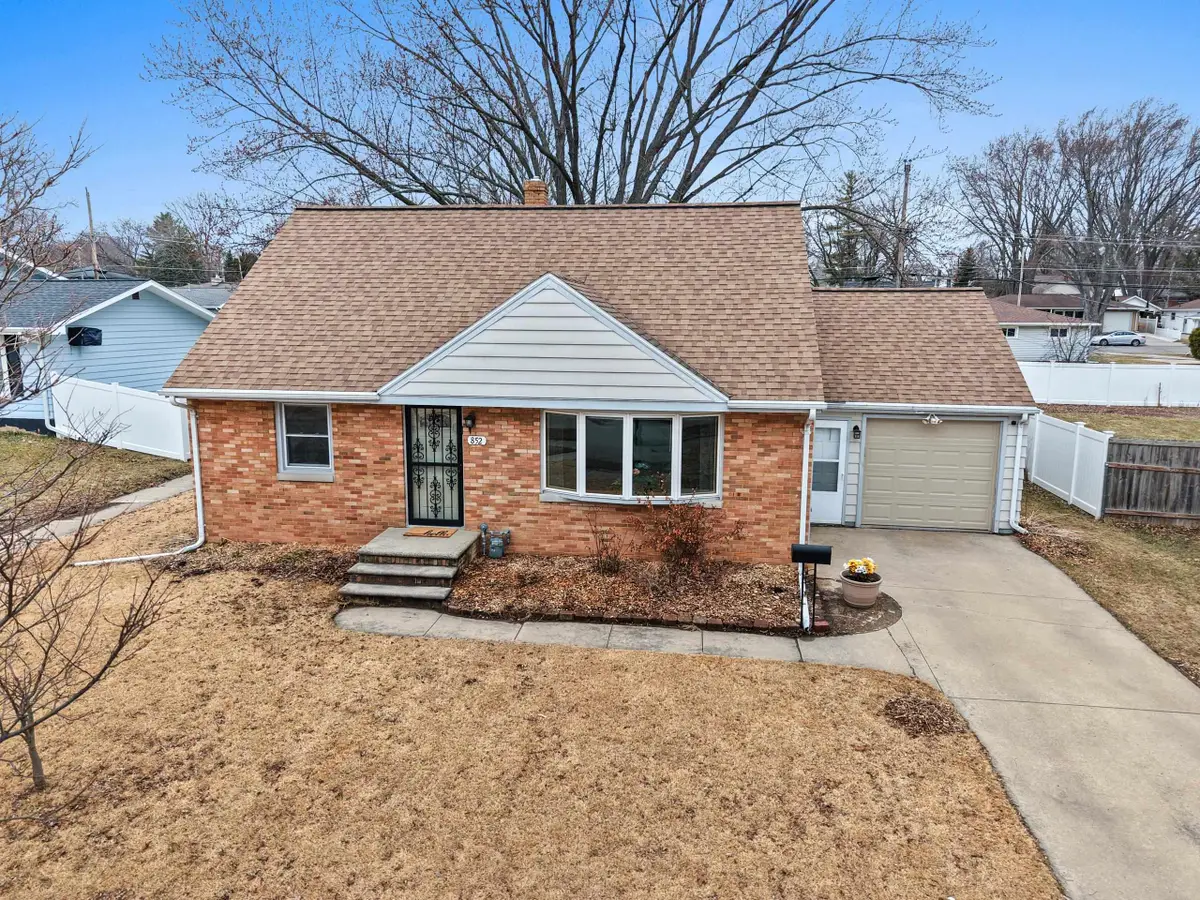 852 Raymond Street, Green Bay, WI 54304 - #1