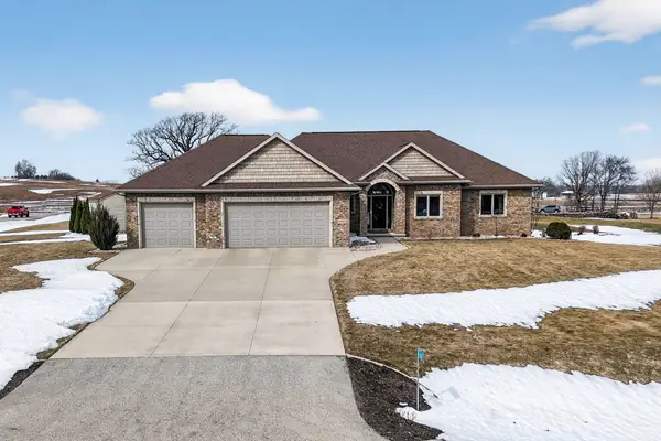 8065 Golden Primrose Circle, NEENAH, WI 54956