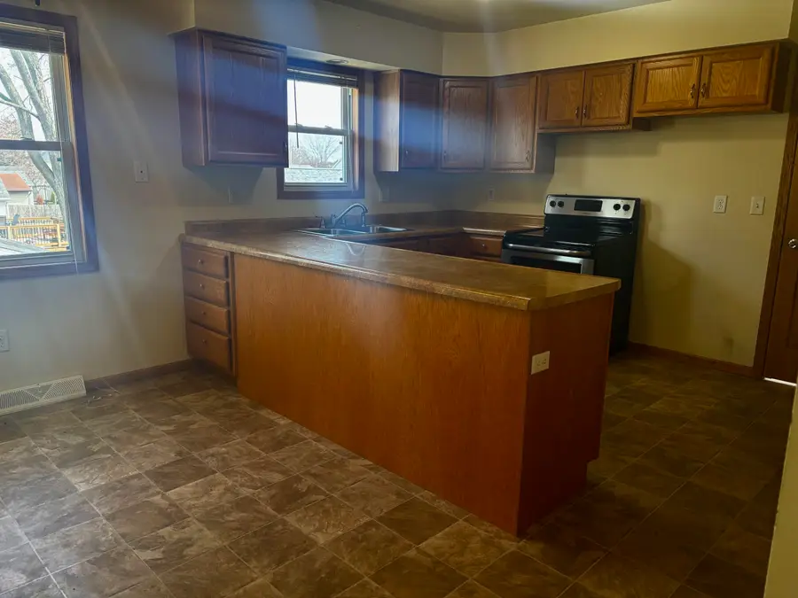 919 Bismarck Avenue, Oshkosh, WI 54902 - #3