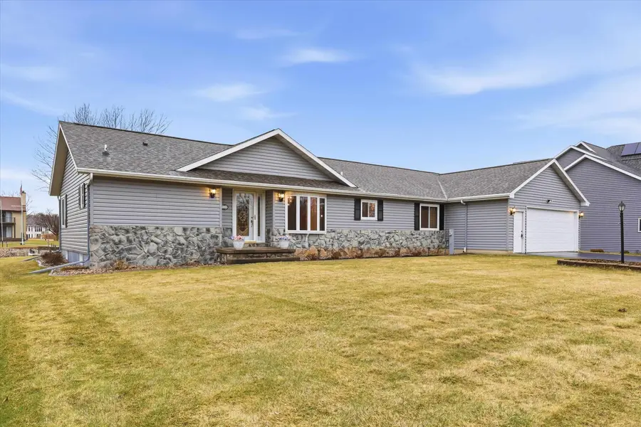 5235 Chesapeake Court, Oshkosh, WI 54901-0000 - #3