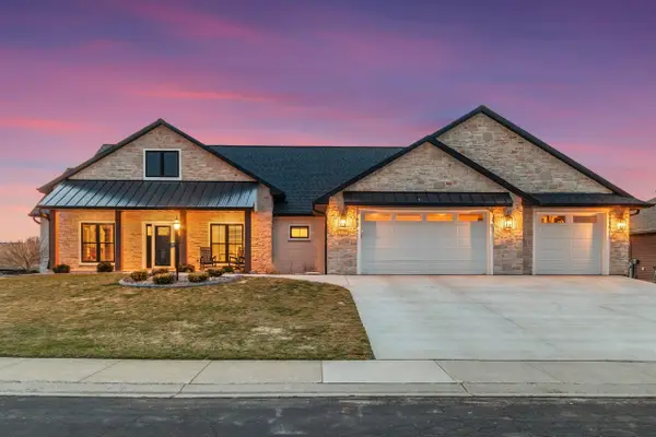 532 Royal St Pats Drive, WRIGHTSTOWN, WI 54180