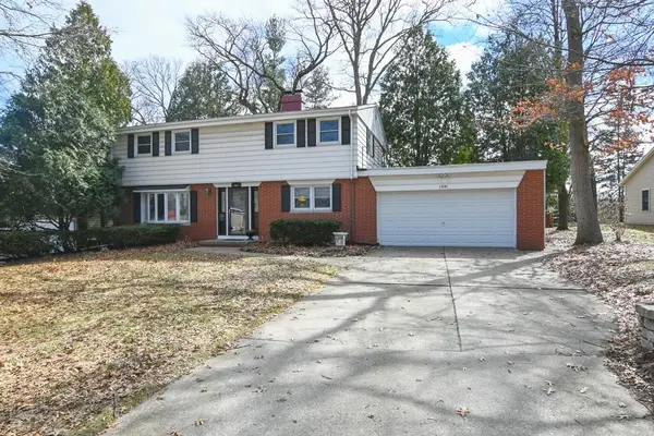 1321 Wiesner Street, GREEN BAY, WI 54304-2825