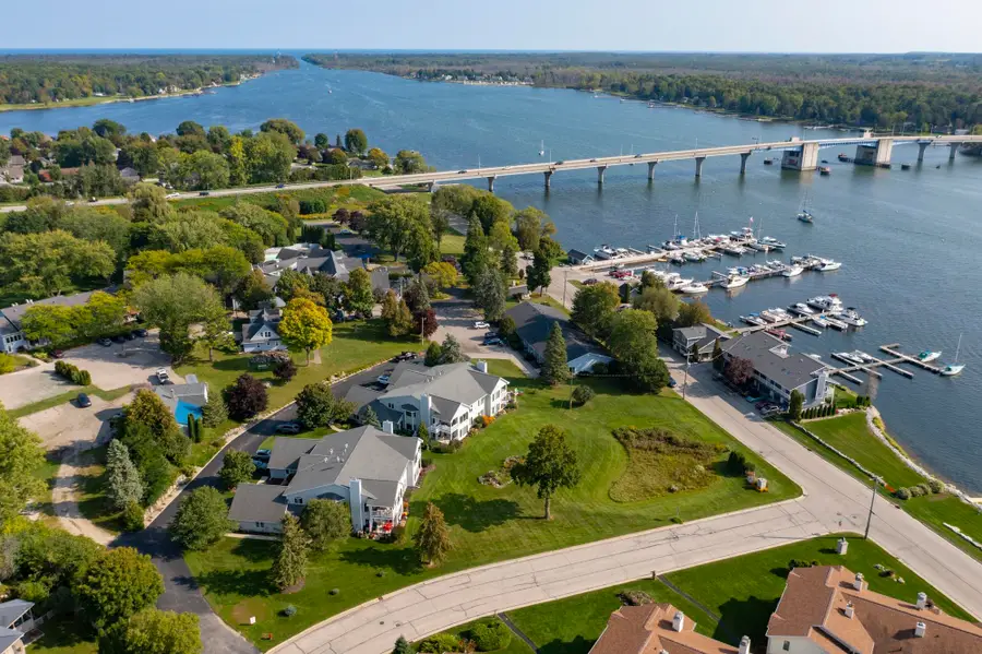 1606 Memorial Drive #104, Sturgeon Bay, WI 54235 - #2