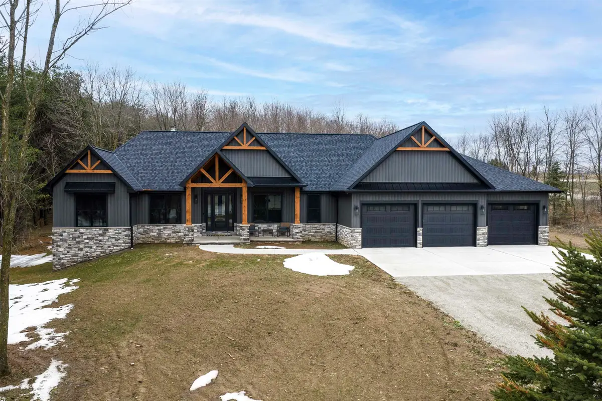 3907 Trappers Bend Court, Green Bay, WI 54313-3432 - #1