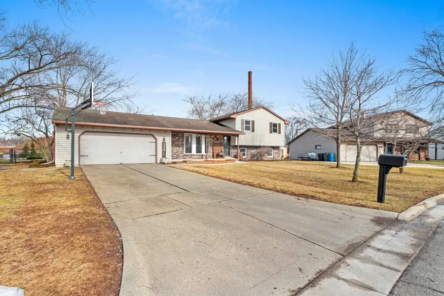 3638 Glenbrooke Lane, Green Bay, WI 54301-1130 - #3