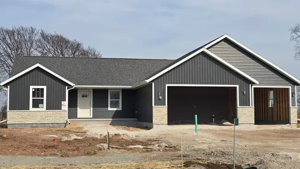 8372 Marlo Avenue, NEENAH, WI 54956