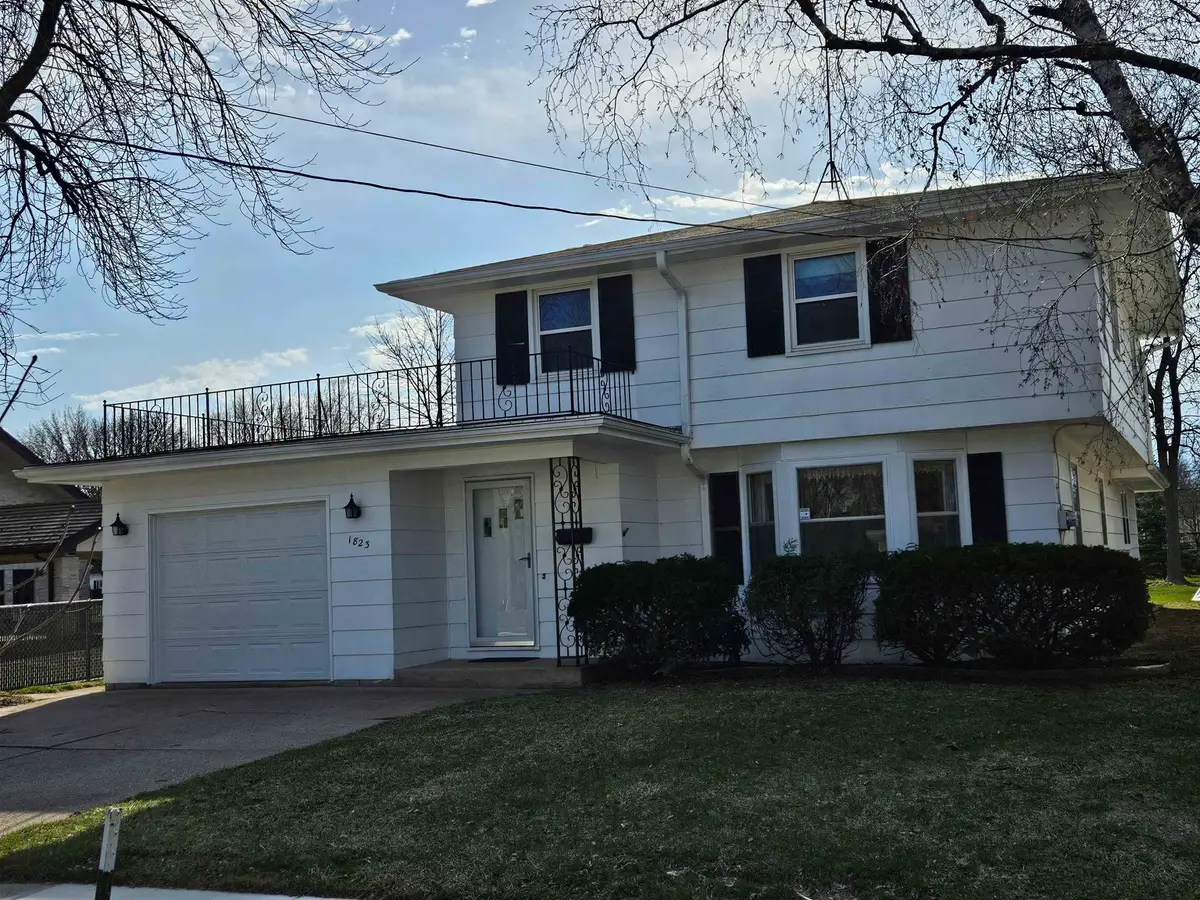1823 N Alvin Street, Appleton, WI 54911-2705 - #1