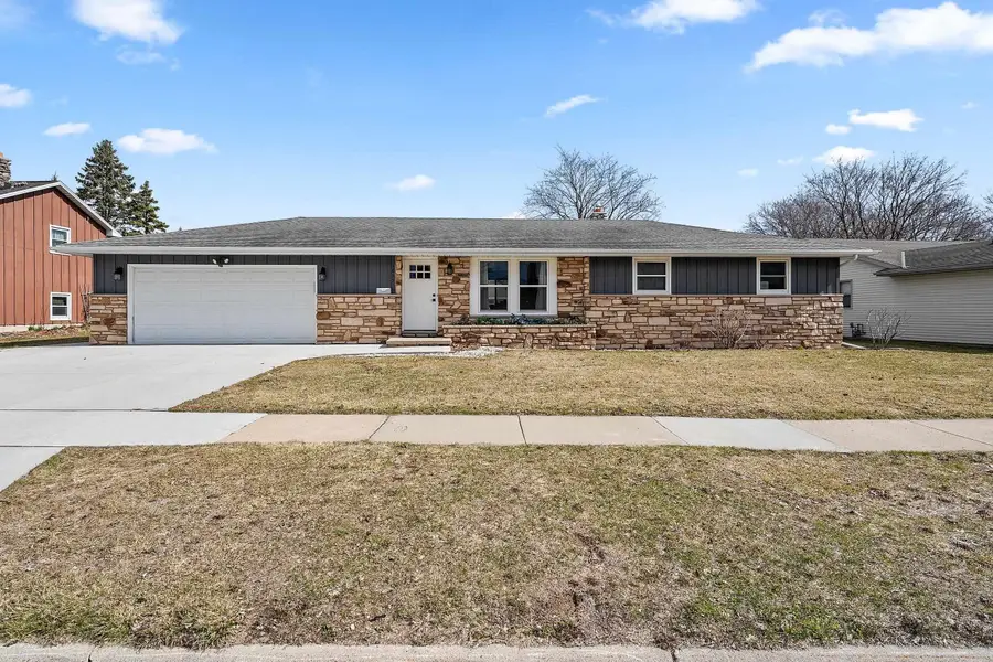 1855 St Agnes Drive, Green Bay, WI 54304-3964 - #2