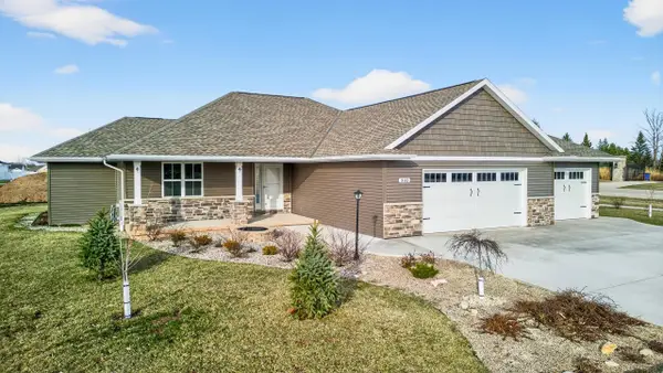 302 Willie Mays Circle, DE PERE, WI 54115