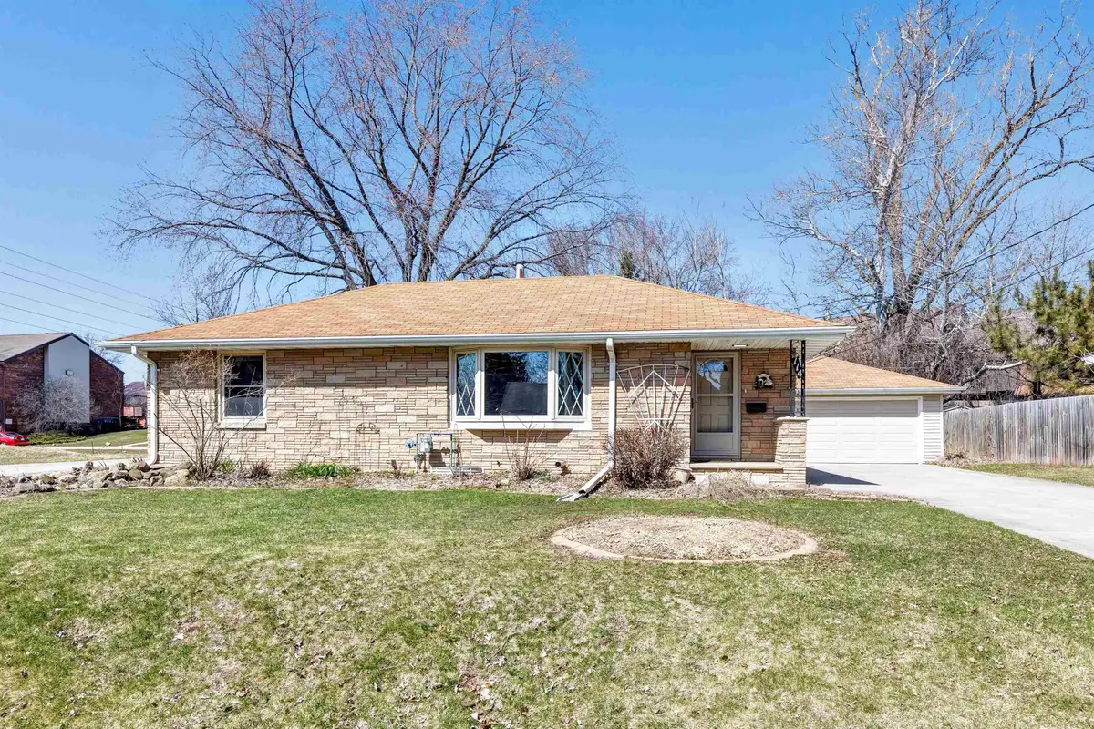 114 W Wilson Avenue, Appleton, WI 54915-1615 - #1
