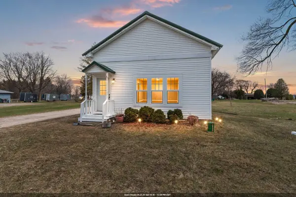 N9003 Lakeshore Drive, VAN DYNE, WI 54979