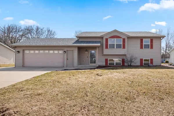 W6423 Rocky Mountain Drive, GREENVILLE, WI 54942
