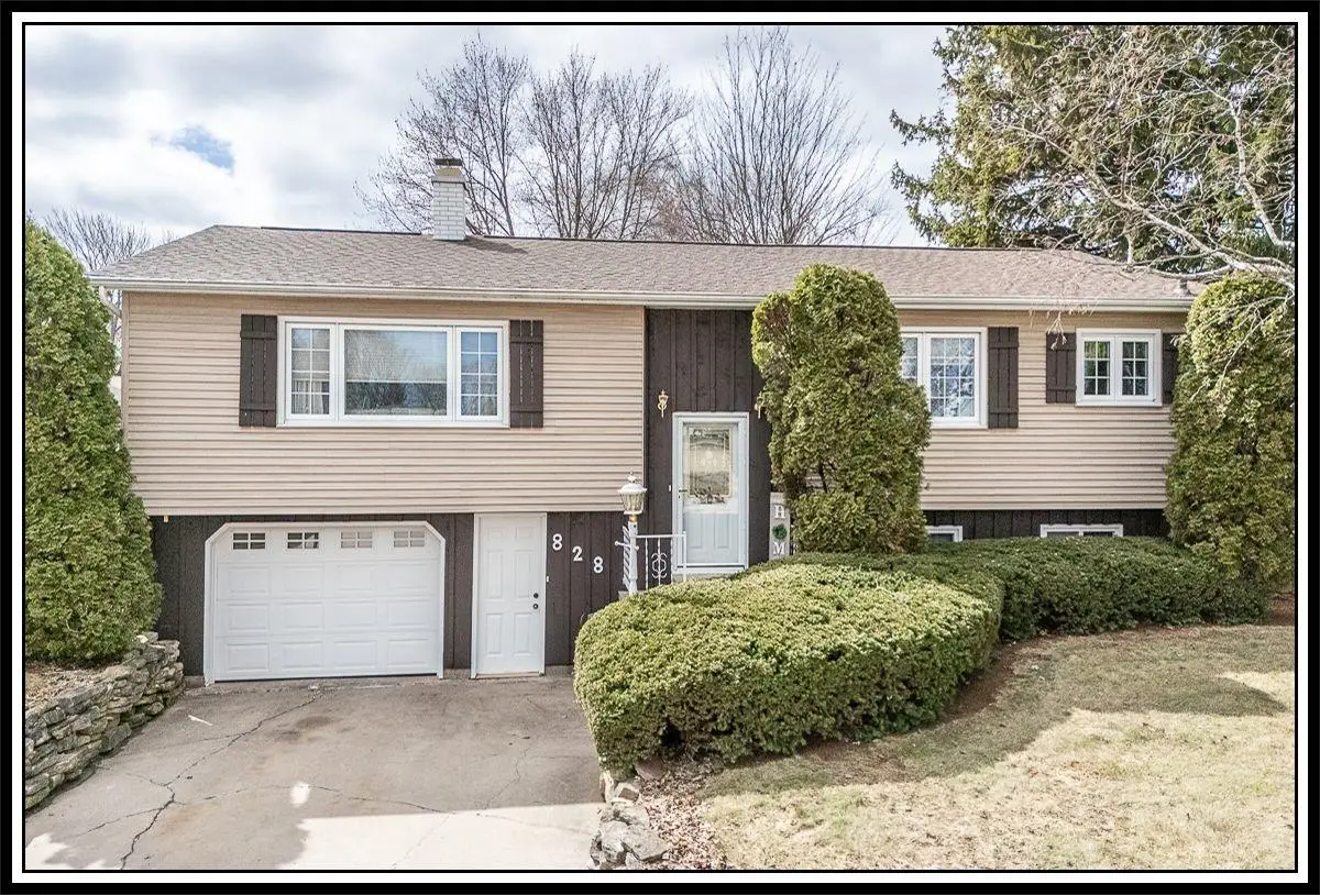 828 W Warren Street, New London, WI 54961-1664 - #1