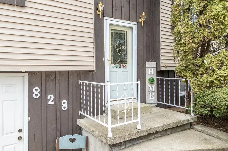 828 W Warren Street, New London, WI 54961-1664 - #2