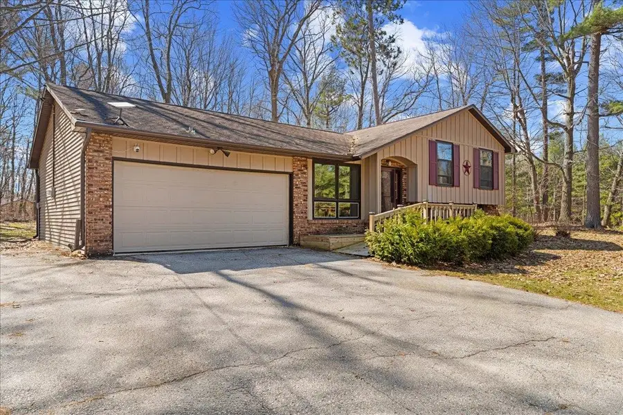 10897 Circle Road, Luxemburg, WI 54217 - #2