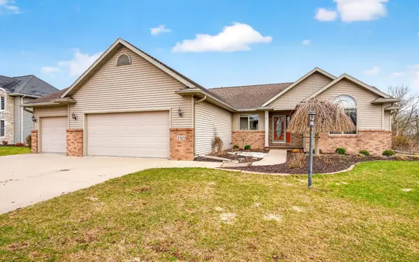 1321 Shooting Star Drive, NEENAH, WI 54956