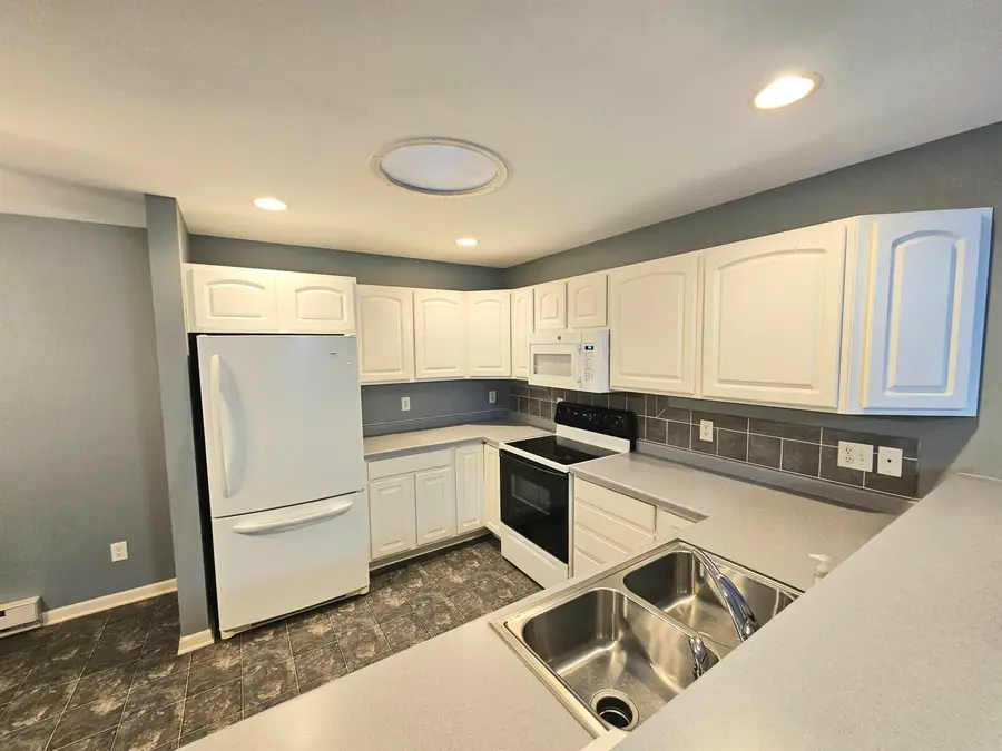 231 Country Side Court, Waupaca, WI 54981 - #2