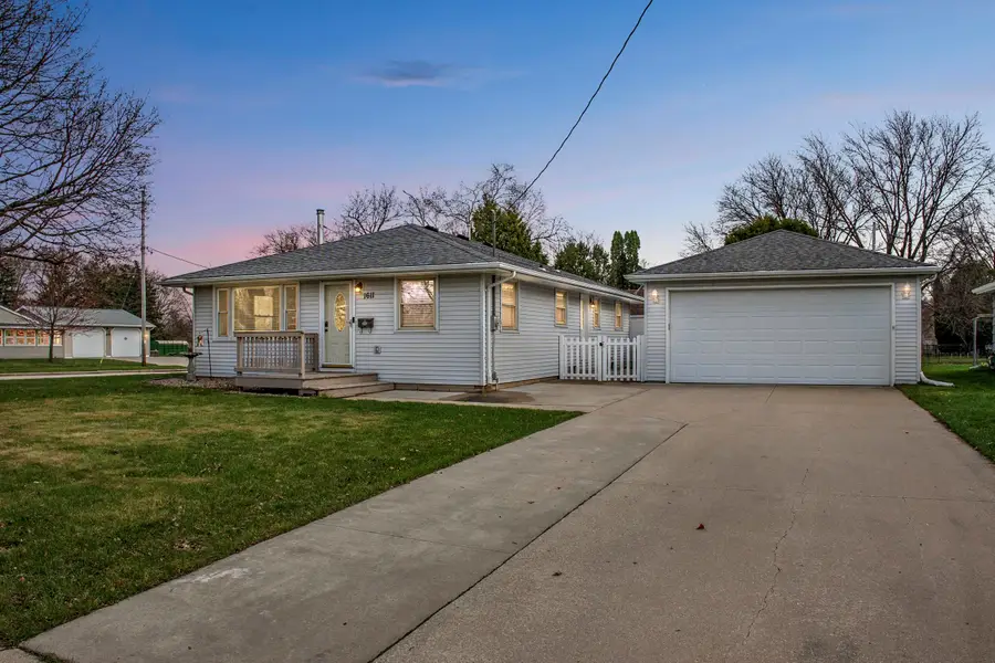 1611 E Glendale Avenue, Appleton, WI 54911 - #2