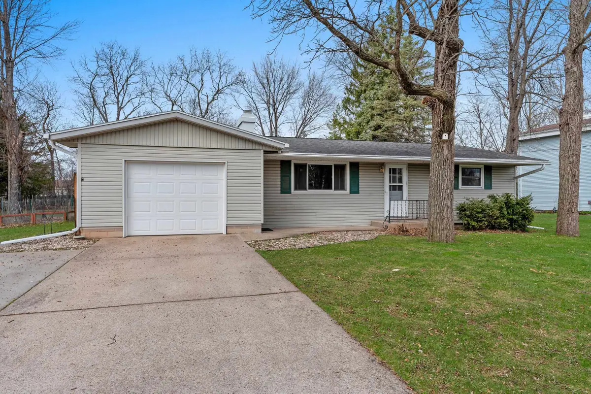 3040 Sheldon Drive, Oshkosh, WI 54904 - #1