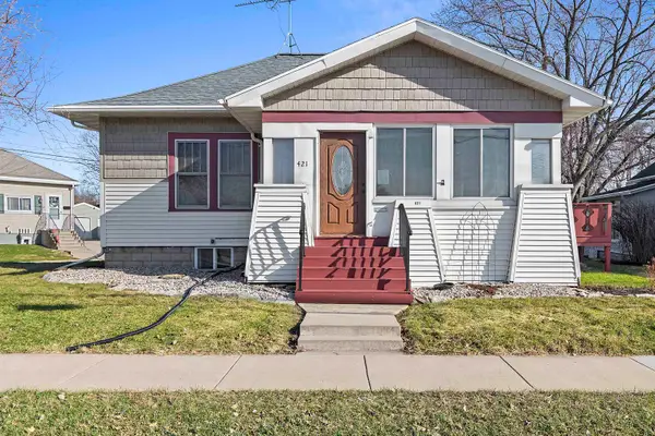 421 Ahnaip Street, MENASHA, WI 54952