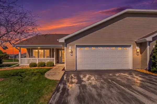 35 Yorkshire Drive, FOND DU LAC, WI 54935-8024