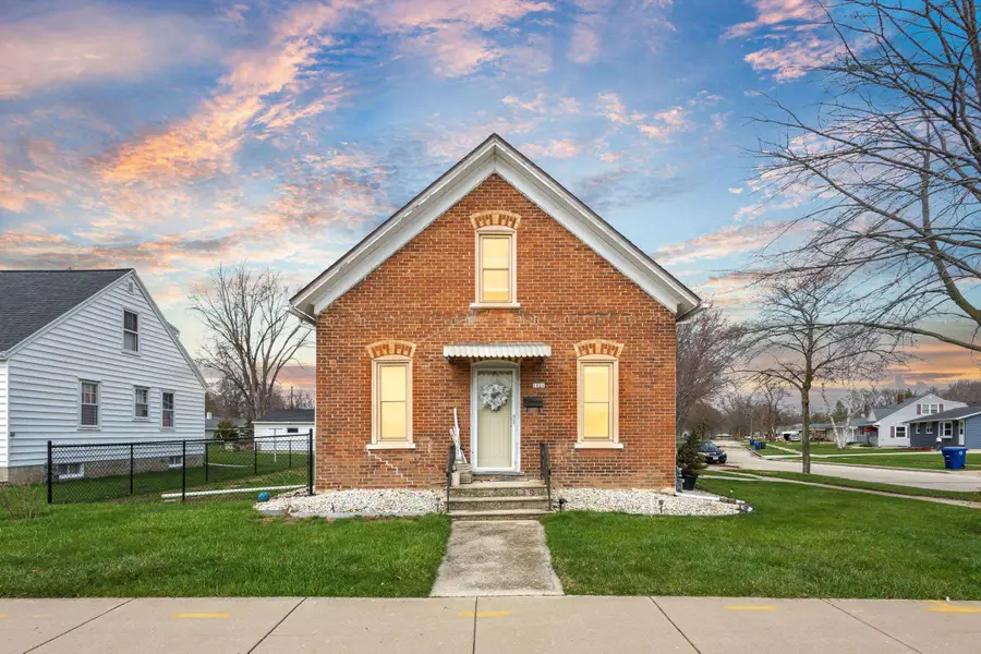 1121 George Street, De Pere, WI 54115 - #2