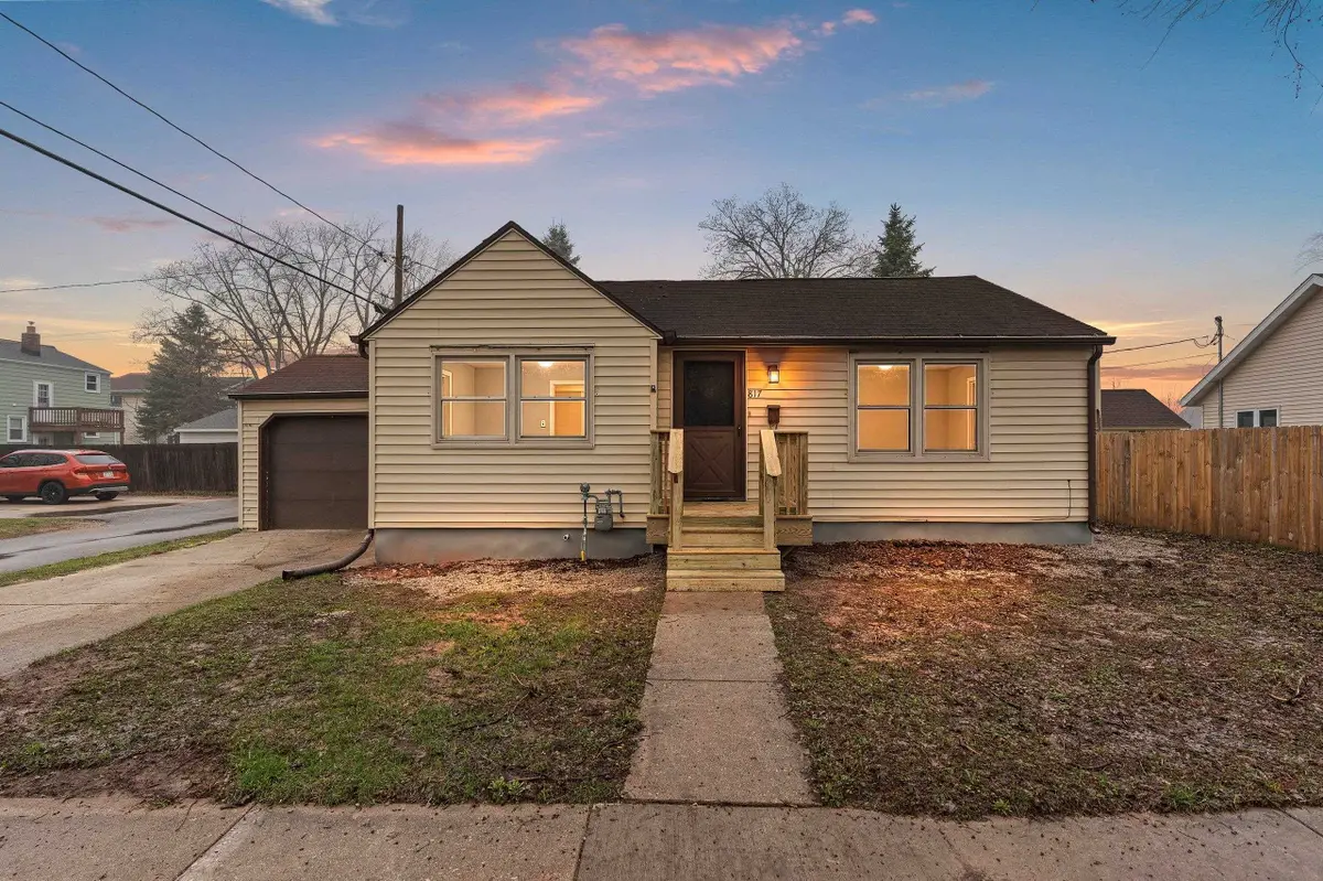 817 Chicago Street, De Pere, WI 54115 - #1