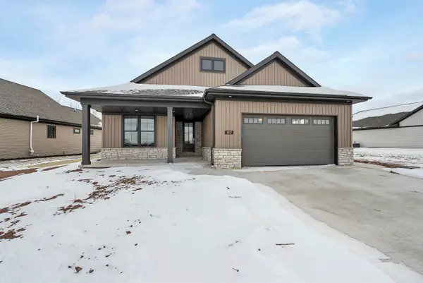 1617 N Honeysuckle Circle, DE PERE, WI 54115