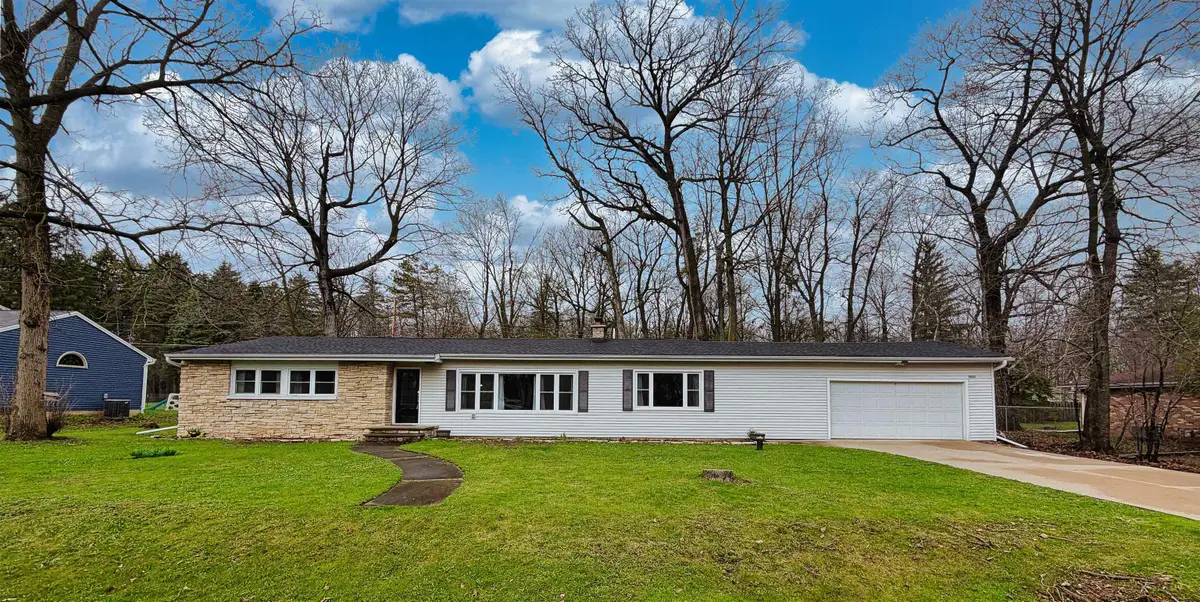 2623 Oakcrest Drive, Neenah, WI 54956-4322 - #1