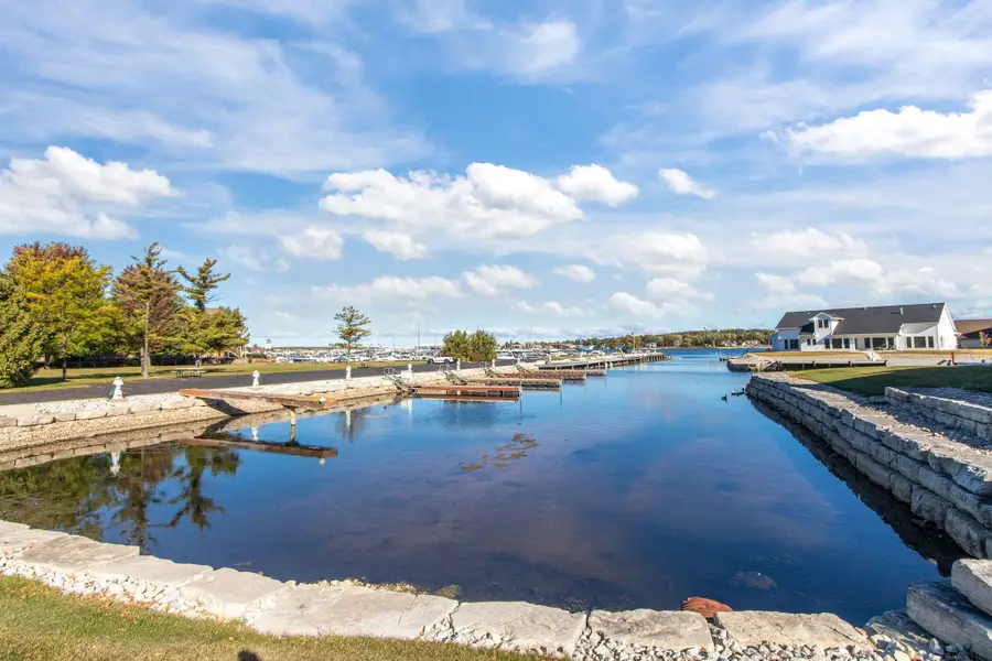 634 E Walnut Place, Sturgeon Bay, WI 54235 - #3