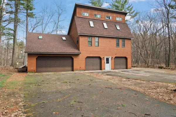 2268 E Maple Lane, WAUPACA, WI 54981